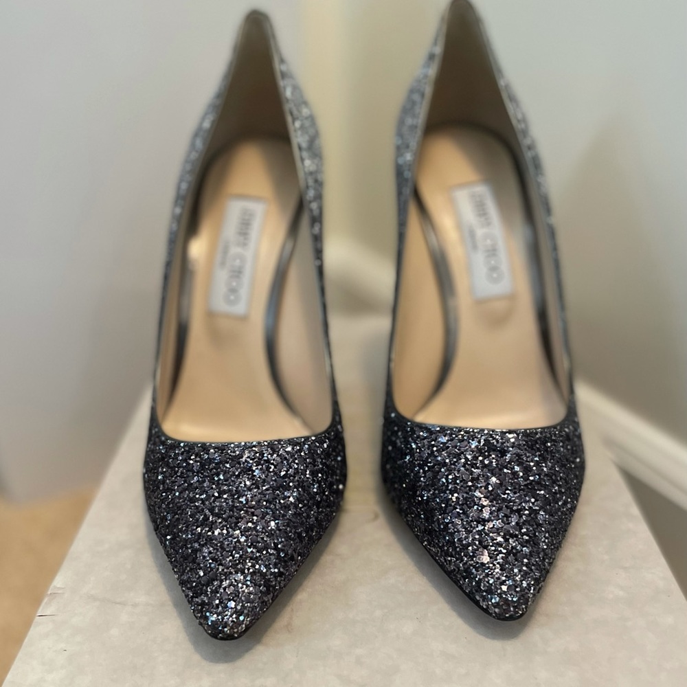 COPY - Usually wear a size 9 but 91/2 fits perfect. Never worn